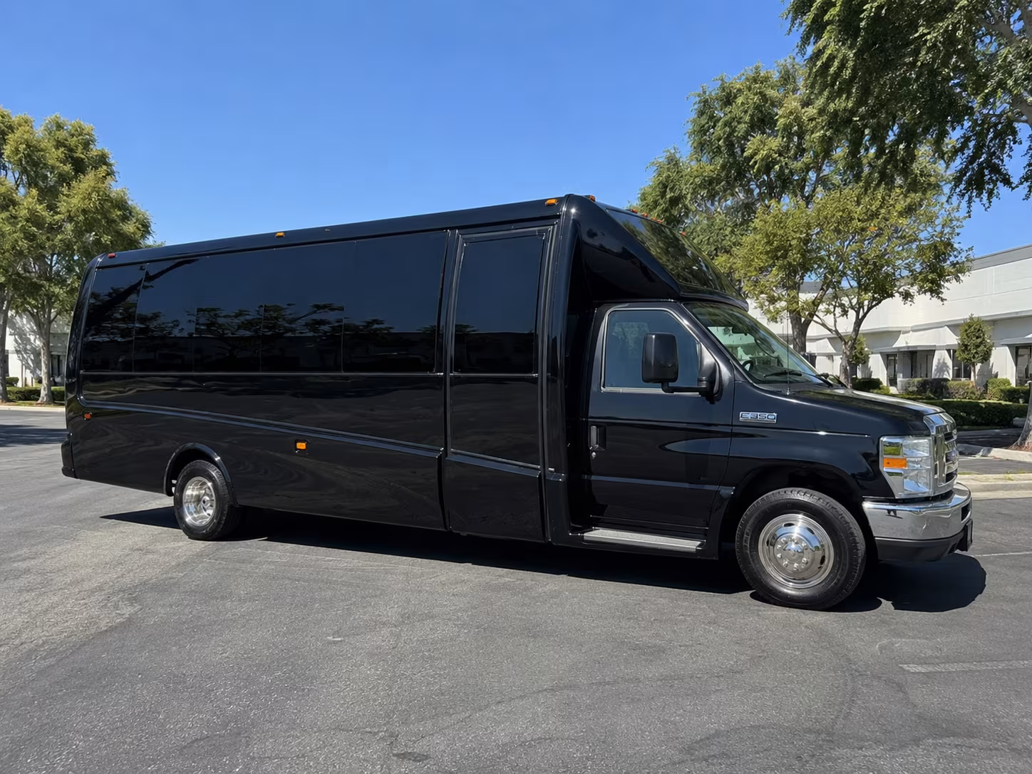 richmond corporate retreat shuttle bus rentals